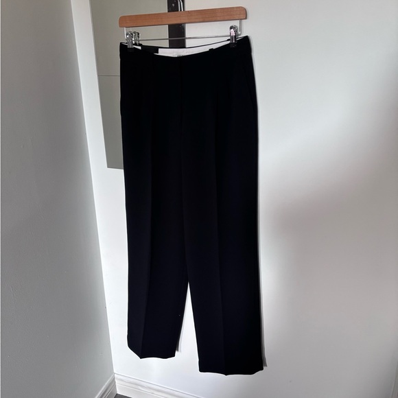 Aritzia Low Rise Effortless Crepette Pant in Black - Picture 8 of 15